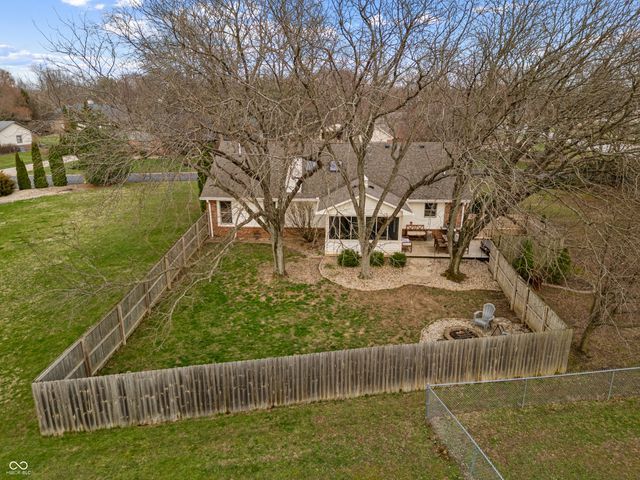 674 S Windmill Trail, Greenwood, IN 46142