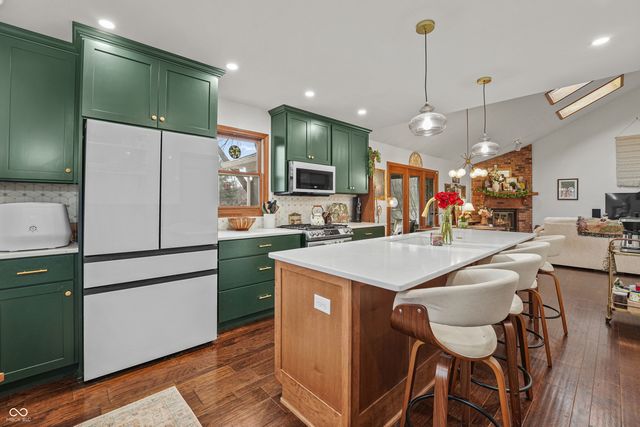 674 S Windmill Trail, Greenwood, IN 46142