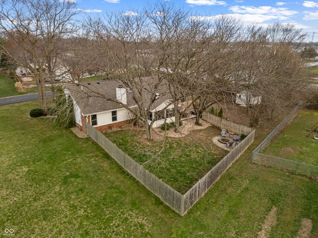 674 S Windmill Trail, Greenwood, IN 46142
