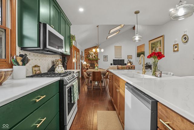 674 S Windmill Trail, Greenwood, IN 46142