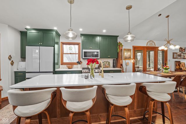 674 S Windmill Trail, Greenwood, IN 46142