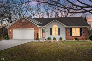 674 S Windmill Trail, Greenwood, IN 46142