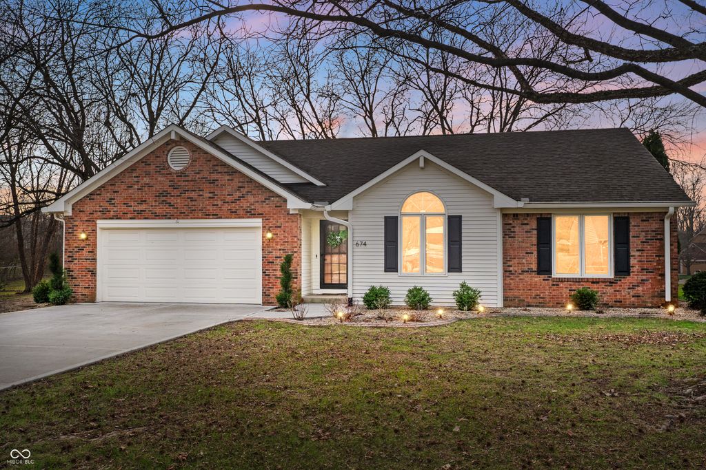 674 S Windmill Trail, Greenwood, IN 46142