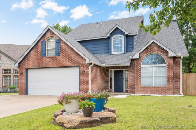 8802 N 136th East Avenue, Owasso, OK 74055