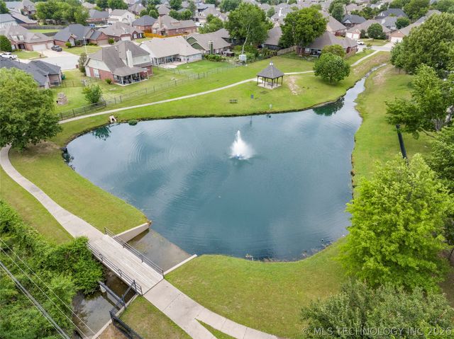 8802 N 136th East Avenue, Owasso, OK 74055