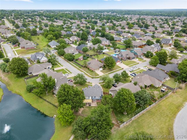 8802 N 136th East Avenue, Owasso, OK 74055