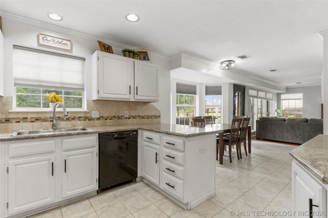 8802 N 136th East Avenue, Owasso, OK 74055