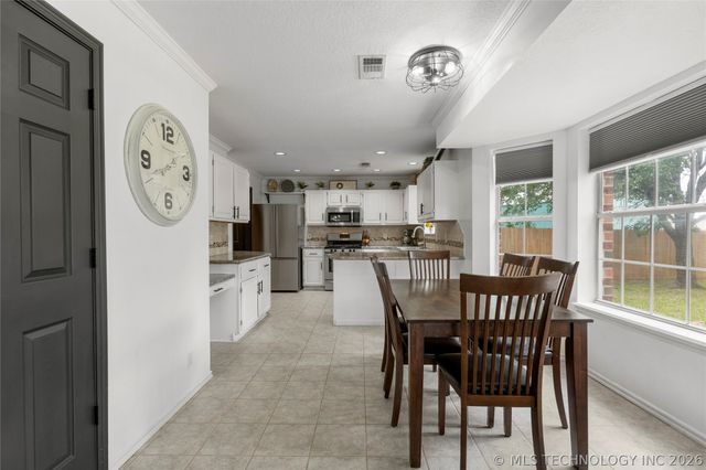 8802 N 136th East Avenue, Owasso, OK 74055