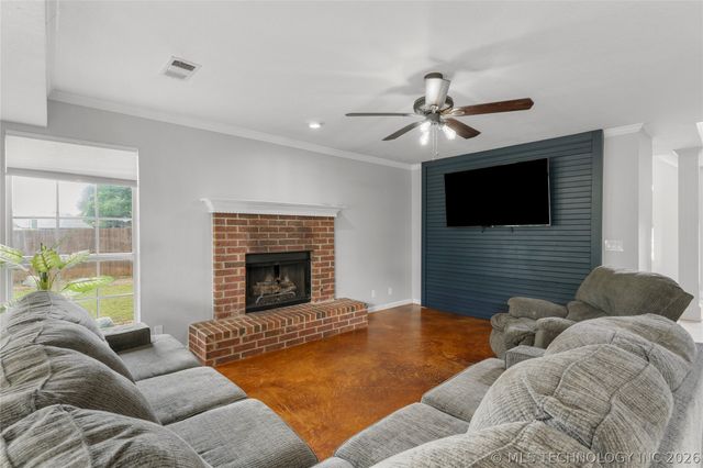 8802 N 136th East Avenue, Owasso, OK 74055