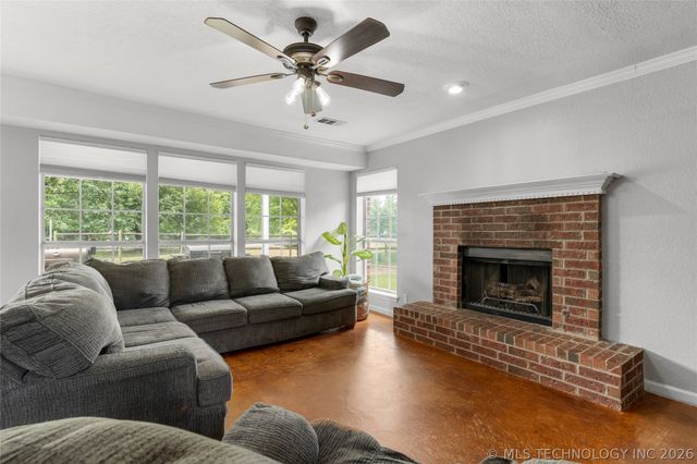 8802 N 136th East Avenue, Owasso, OK 74055