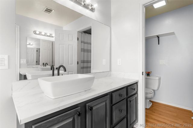 8802 N 136th East Avenue, Owasso, OK 74055
