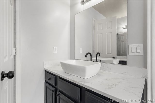 8802 N 136th East Avenue, Owasso, OK 74055