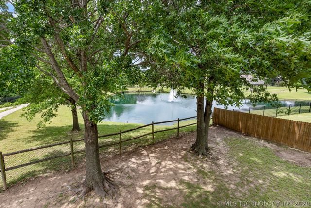 8802 N 136th East Avenue, Owasso, OK 74055