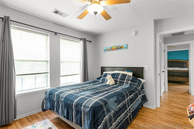 8802 N 136th East Avenue, Owasso, OK 74055