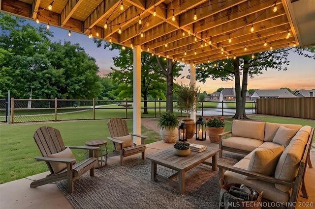 8802 N 136th East Avenue, Owasso, OK 74055