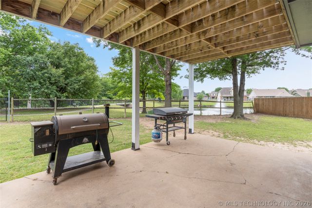 8802 N 136th East Avenue, Owasso, OK 74055