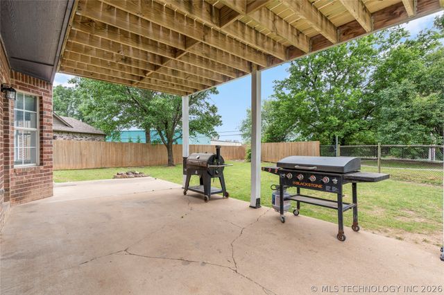 8802 N 136th East Avenue, Owasso, OK 74055