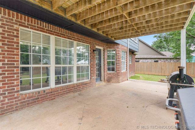 8802 N 136th East Avenue, Owasso, OK 74055
