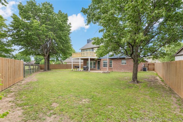 8802 N 136th East Avenue, Owasso, OK 74055