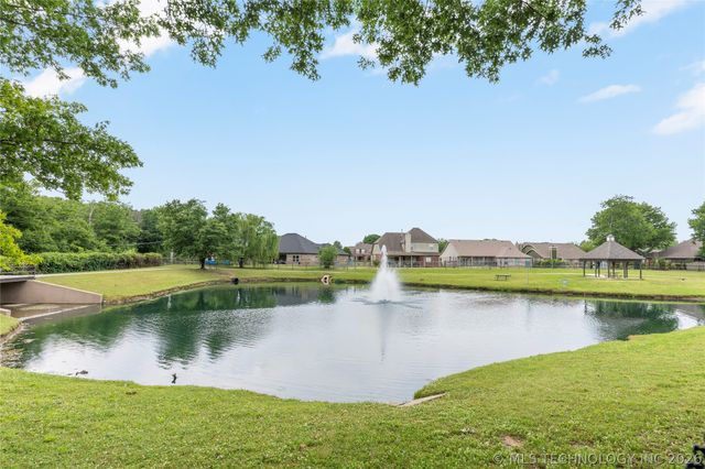 8802 N 136th East Avenue, Owasso, OK 74055