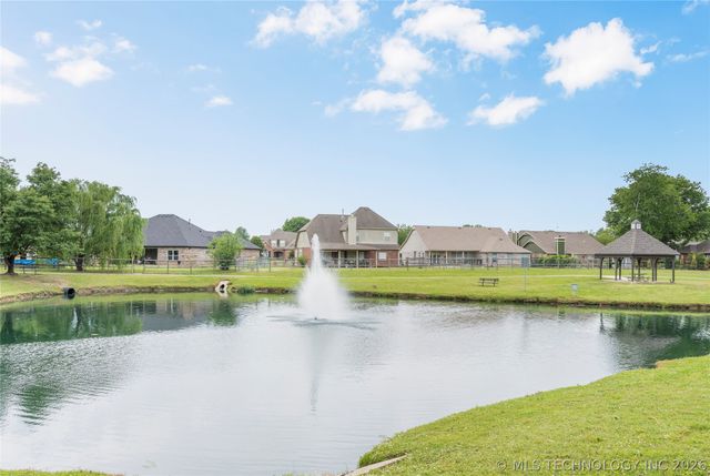 8802 N 136th East Avenue, Owasso, OK 74055