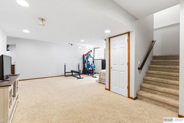 12105 N 160th Street, Omaha, NE 68007