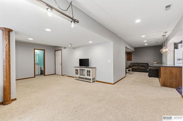 12105 N 160th Street, Omaha, NE 68007