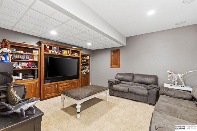 12105 N 160th Street, Omaha, NE 68007
