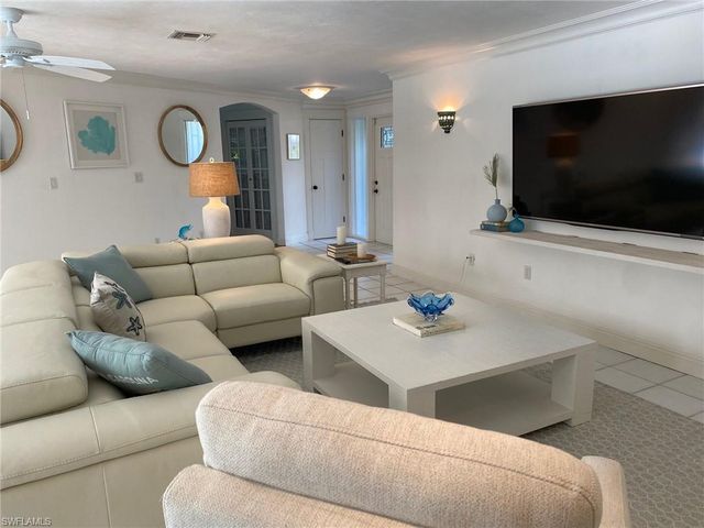 660 Regatta RD, Naples, FL 34102