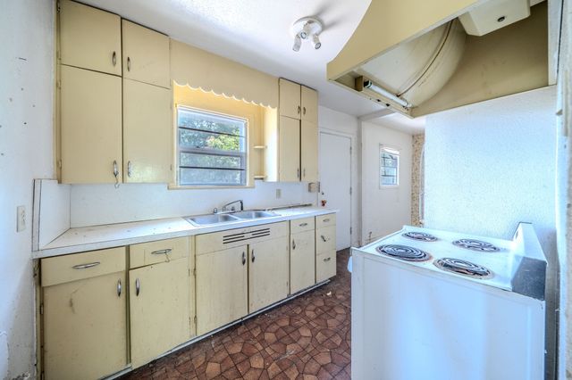800 Mimosa Drive, Garland, TX 75040