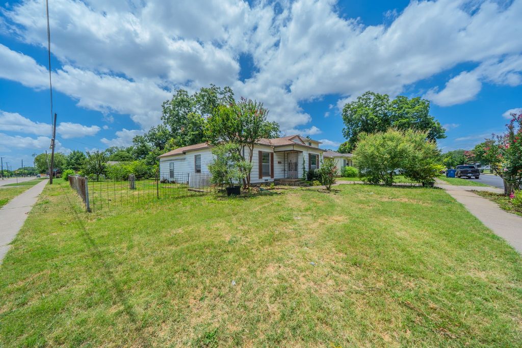 800 Mimosa Drive, Garland, TX 75040