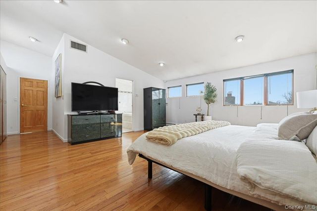 3454 Woodward Street, Oceanside, NY 11572