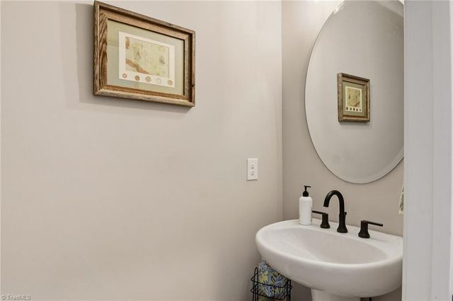 164 Pipers Ridge East, Winston-salem, NC 27127