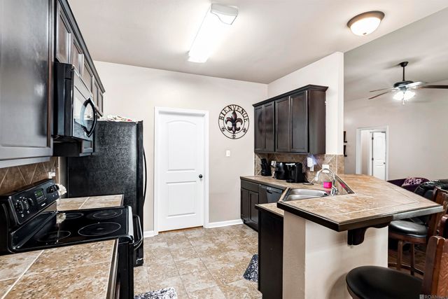 9188 Redwood Lake Blvd, Zachary, LA 70791