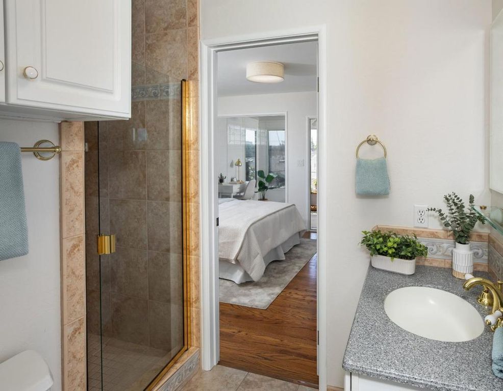 Image 18 of property listing at 1029 Lupin (Lower) Way, San Carlos, CA 94070