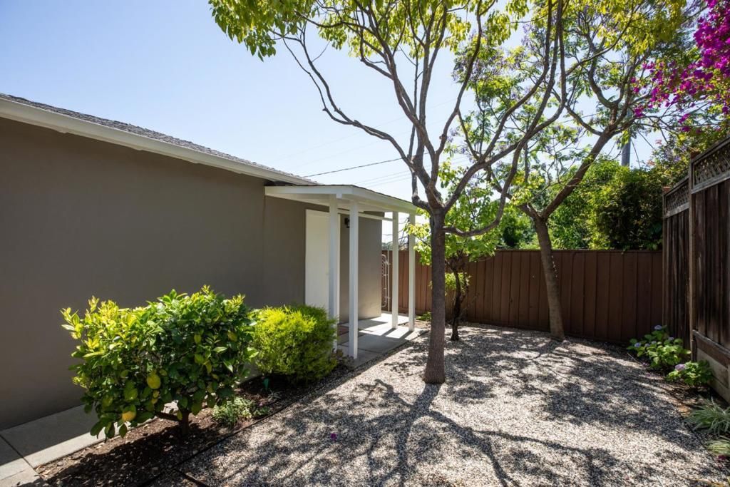 Image 26 of property listing at 1029 Lupin (Lower) Way, San Carlos, CA 94070
