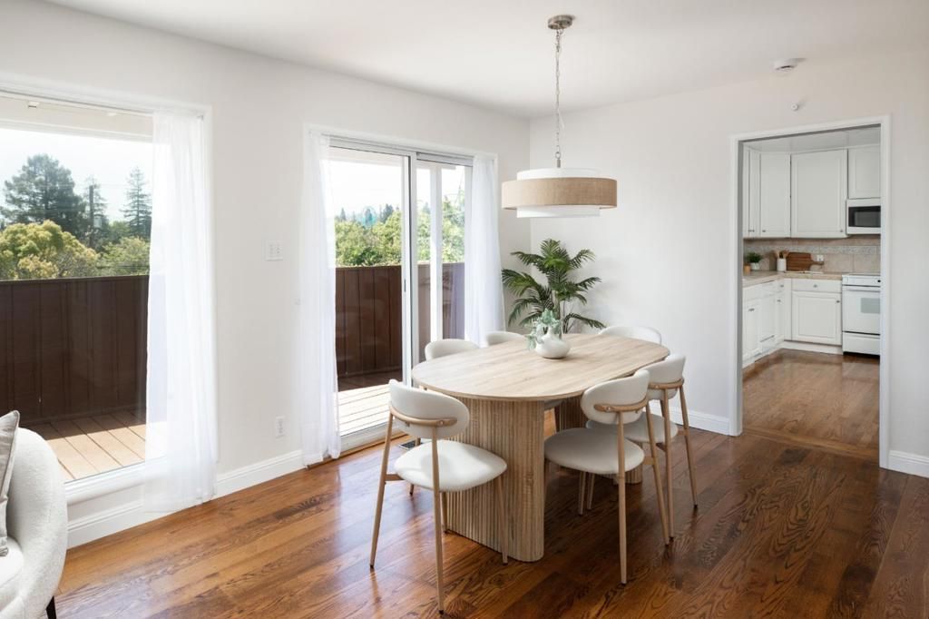 Image 8 of property listing at 1029 Lupin (Lower) Way, San Carlos, CA 94070