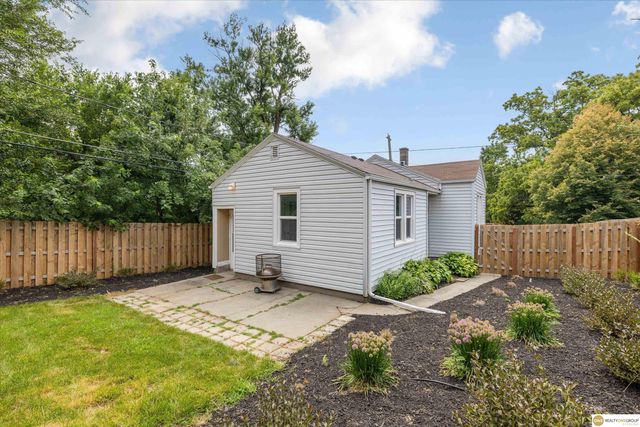 1111 S 64th Avenue, Omaha, NE 68106