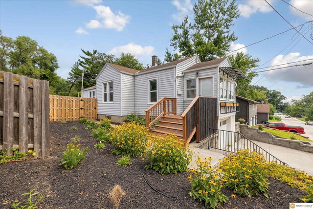 1111 S 64th Avenue, Omaha, NE 68106