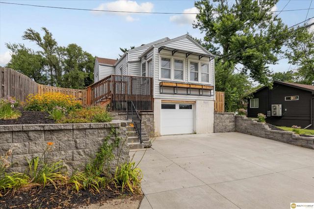 1111 S 64th Avenue, Omaha, NE 68106