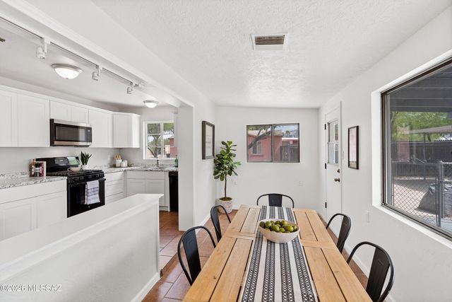 2912 N Bentley Avenue, Tucson, AZ 85716