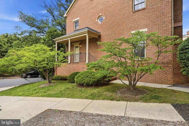 2638 FAIRFAX DR, Arlington, VA 22201