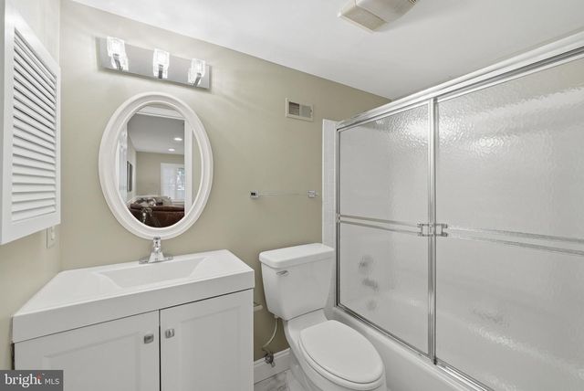 2638 FAIRFAX DR, Arlington, VA 22201