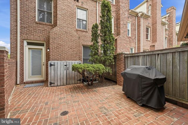 2638 FAIRFAX DR, Arlington, VA 22201