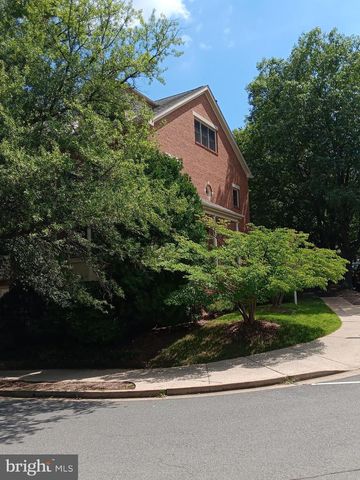 2638 FAIRFAX DR, Arlington, VA 22201