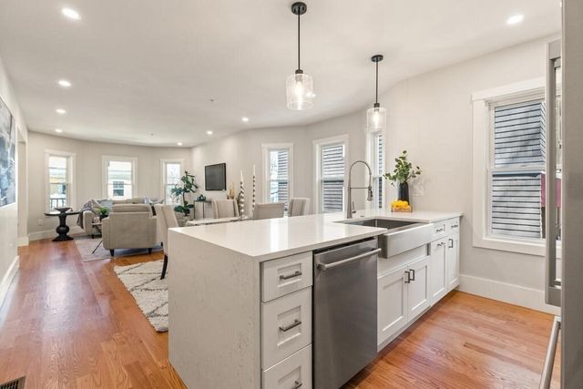 32 Cambridge Terrace 2, Cambridge, MA 02140