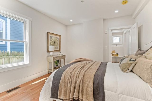 32 Cambridge Terrace 2, Cambridge, MA 02140