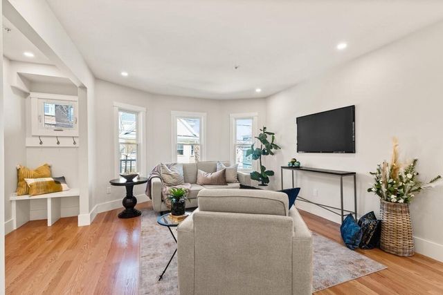 32 Cambridge Terrace 2, Cambridge, MA 02140