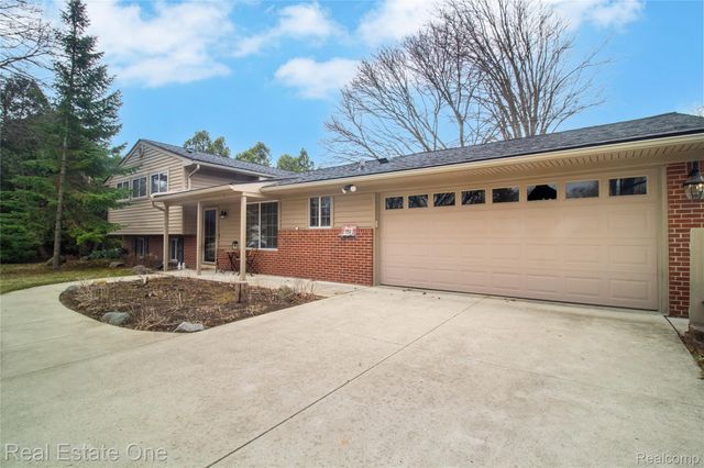 28781 Ravenwood Street, Farmington Hills, MI 48334