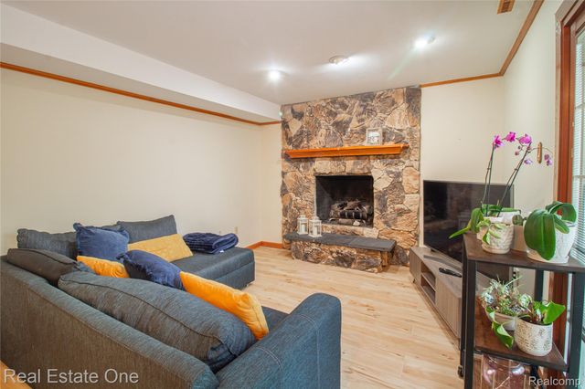 28781 Ravenwood Street, Farmington Hills, MI 48334